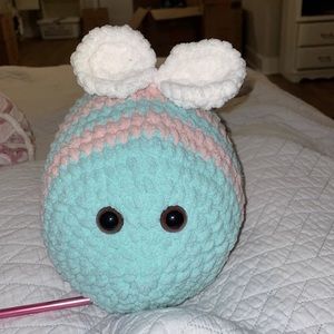 handmade crochet bumblee plushie